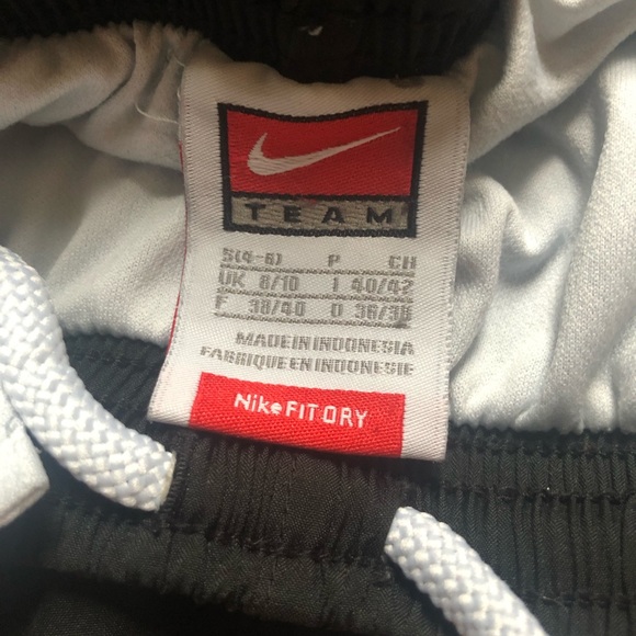 Nike Dri Fit women’s Gator running shorts - Picture 3 of 3